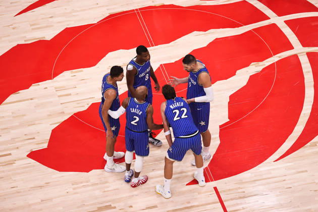 Orlando Magic v Toronto Raptors - NBA, Basketball Herren, USA TORONTO, CANADA - OCTOBER 28 : Orlando Magic players during the NBA basketball game between Orlando Magic and Toronto Raptors at the Scotiabank Arena on October 28, 2026 in Toronto, Ontario, Canada. Mert Alper Dervis Anadolu Ontario Canada. Editorial use only. Please get in touch for any other usage.  Copyright: x2026xAnadoluxMertxAlperxDervisx