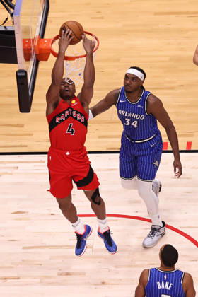 Toronto Raptors v Orlando Magic - NBA, Basketball Herren, USA TORONTO, CANADA - OCTOBER 28 : Scottie Barnes (4) of Toronto Raptors dunks the ball during the NBA basketball game between Orlando Magic and Toronto Raptors at the Scotiabank Arena on October 28, 2026 in Toronto, Ontario, Canada. Mert Alper Dervis Anadolu Ontario Canada. Editorial use only. Please get in touch for any other usage.  Copyright: x2026xAnadoluxMertxAlperxDervisx