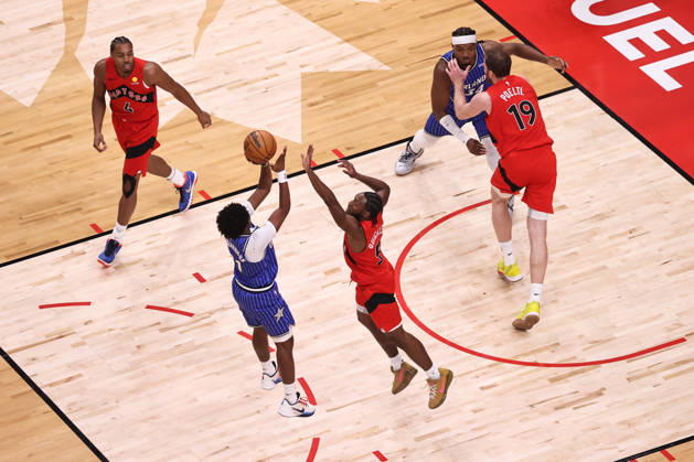Toronto Raptors v Orlando Magic - NBA, Basketball Herren, USA TORONTO, CANADA - OCTOBER 28 : Jase Richardson (11) of Orlando Magic in action against Immanuel Quickley (5) of Toronto Raptors during the NBA basketball game between Orlando Magic and Toronto Raptors at the Scotiabank Arena on October 28, 2026 in Toronto, Ontario, Canada. Mert Alper Dervis Anadolu Ontario Canada. Editorial use only. Please get in touch for any other usage.  Copyright: x2026xAnadoluxMertxAlperxDervisx