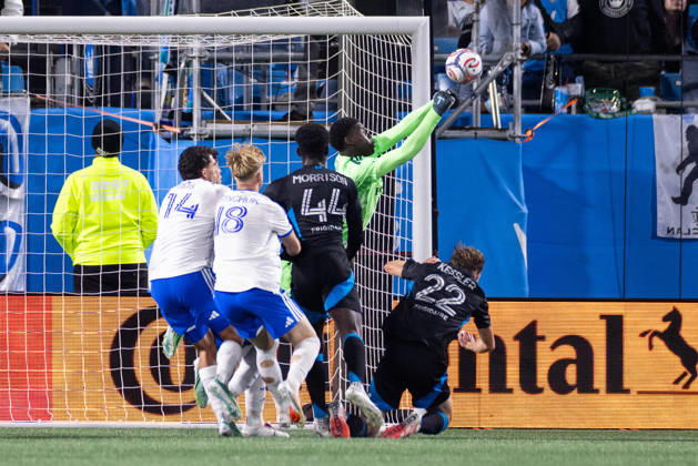 October 28, 2026: CF Montreal goalkeeper Samsy Keita (41) knocks the ball away during the second half against the Charlotte FC in the MLS, Fussball Herren, USA match up at Bank of America Stadium in Charlotte, NC. Mandatory Credit: -Cal Media Charlotte United States - ZUMAc04_ 20261028_zma_c04_020 Copyright: xScottxKinserx