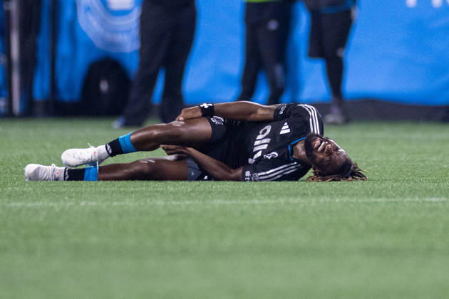 October 28, 2026: Charlotte FC forward Allan Saint-Maximin (10) goes down against the CF Montreal during the second half of the MLS, Fussball Herren, USA match up at Bank of America Stadium in Charlotte, NC. Mandatory Credit: -Cal Media Charlotte United States - ZUMAc04_ 20261028_zma_c04_021 Copyright: xScottxKinserx