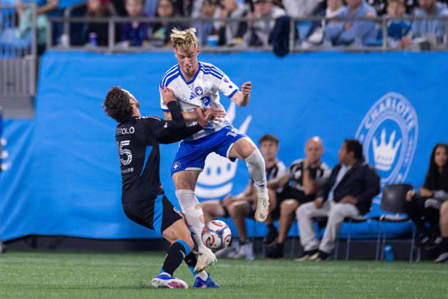 October 28, 2026: Charlotte FC defender Harry Toffolo (15) runs into CF Montreal midfielder Hennadii Synchuk (18) during the first half of the MLS, Fussball Herren, USA match up at Bank of America Stadium in Charlotte, NC. Mandatory Credit: -Cal Media Charlotte United States - ZUMAc04_ 20261028_zma_c04_026 Copyright: xScottxKinserx