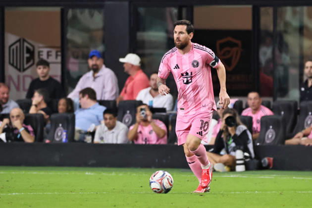 October 28, 2026, Miami, Florida, USA: LIONEL MESSI (10) of Inter Miami CF controls a ball during a 2026 MLS, Fussball Herren, USA soccer match between Inter Miami CF and FC Cincinnati. Soccer 2026: Inter Miami CF 2:2 FC Cincinnati.  - ZUMAa257 20261028_zsp_a257_001 Copyright: xChrisxArjoonx