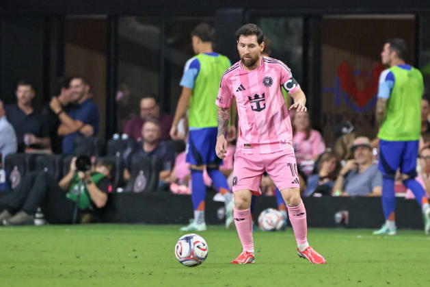 October 28, 2026, Miami, Florida, USA: Inter Miami CF forward Lionel Messi (10) controls a ball during a 2026 MLS, Fussball Herren, USA soccer match between Inter Miami CF and FC Cincinnati. Soccer 2026: Inter Miami CF 2:2 FC Cincinnati.  - ZUMAa257 20261028_zsp_a257_002 Copyright: xChrisxArjoonx