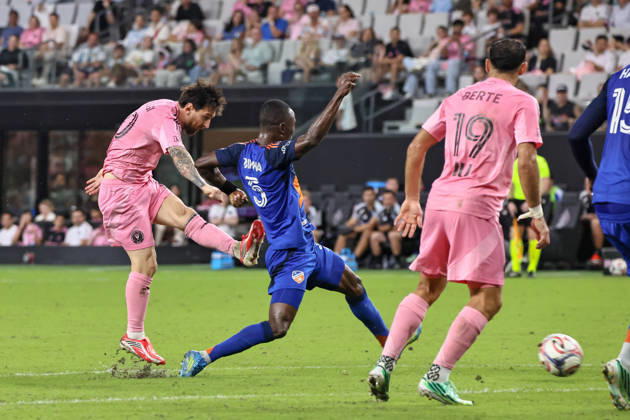 October 28, 2026, Miami, Florida, USA: Inter Miami CF forward Lionel Messi (10) shoots on goal during a 2026 MLS, Fussball Herren, USA soccer match between Inter Miami CF and FC Cincinnati. Soccer 2026: Inter Miami CF 2:2 FC Cincinnati.  - ZUMAa257 20261028_zsp_a257_004 Copyright: xChrisxArjoonx