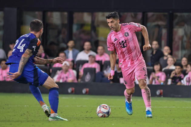 October 28, 2026, Miami, Florida, USA: Inter Miami CF forward Luis SuoÂ¡rez (9) controls a ball during a 2026 MLS, Fussball Herren, USA soccer match between Inter Miami CF and FC Cincinnati. Soccer 2026: Inter Miami CF 2:2 FC Cincinnati.  - ZUMAa257 20261028_zsp_a257_011 Copyright: xChrisxArjoonx