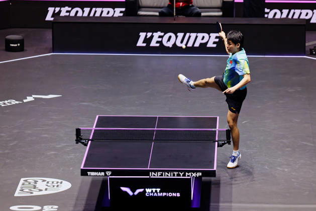Lin Shidong joue une balle Benjamin ELKAIM MAXPPP - Montpellier 30 10 2026 Tennis de table WTT Champions Montpellier 2026 1 8 de finale 30 octobre 2026. Lin Shidong, joueur chinois (nÂ°9 mondial), leve sa jambe droite et sa raquette pour jouer une balle. Il s impose 3-0 face a -anjaehyun (nÂ°38 mondial). Montpellier FRANCE  Copyright: xMAXPPPxBenjaminxELKAIMx ELK202610303569 ELK202610303569