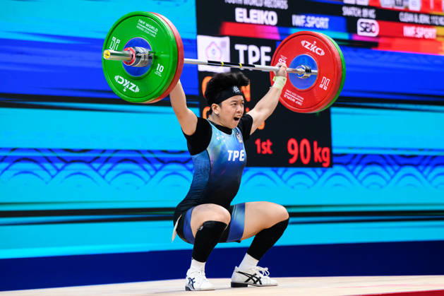 Guan-Ling Chen of Chinese Taipei competes in Women 57 kg Snatch during the 2026 IWF World Championships at Ningbo Olympic Sports Center in Ningbo, China, October 30, 2026. GiorgioxScala