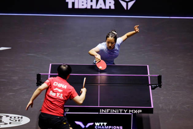 Shin Yubin face a Sun Yingsha Benjamin ELKAIM MAXPPP - Montpellier 30 10 2026 Tennis de table WTT Champions Montpellier 2026 1 8 de finale 30 octobre 2026. shinyubin, joueuse sud-coreenne (nÂ°12 mondiale), joue un coup droit face a sunyingsha, joueuse chinoise (nÂ°2 mondiale), visible de dos au premier plan. WTT Champions Montpellier 2026 in Montpellier, France on October 30, 2026. Montpellier FRANCE  Copyright: xMAXPPPxBenjaminxELKAIMx ELK202610303704 ELK202610303704