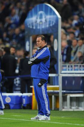 Fussball, Champions League, Huub Stevens und Rene Girard an der Seitenlinie