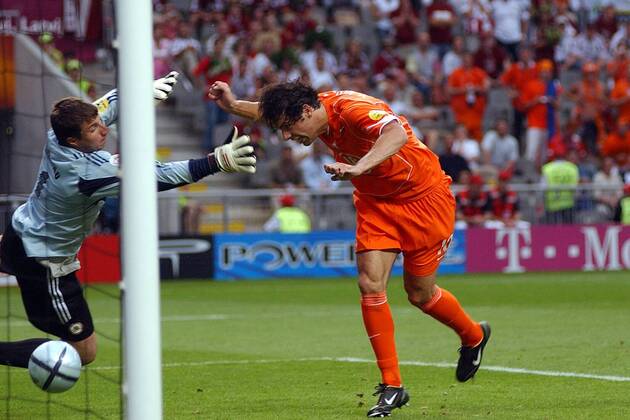 Football, Euro 2004, Group D, Netherlands - Latvia 3:0