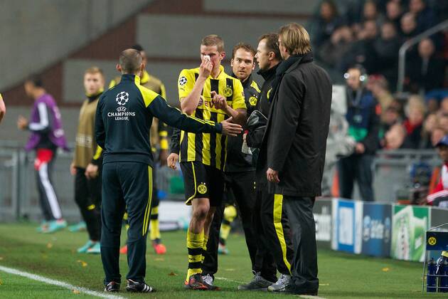 Fussball, Champions League, Sven Bender erneut im Gesicht verletzt