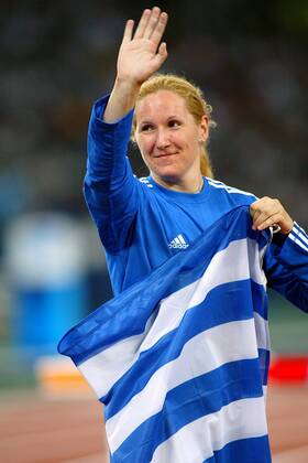 Olympics 2004 - Athletics, Natalia Sadova wins the discus throw