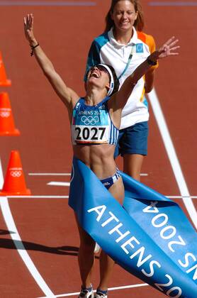 Olympics 2004 - Athletics, Athanasia Tsoumeleka (Greece) wins the women's 20km walking event