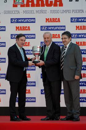 Fussball, Spaniens Nationaltrainer del Bosque wird mit dem Miguel Munoz Preis geehrt