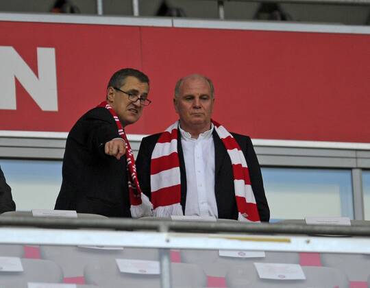 Fussball, Champions League, Uli Hoeness auf der Tribuene in Muenchen