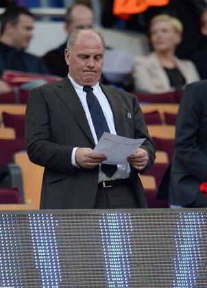 Fussball, Champions League, Uli Hoeness auf der Tribuene