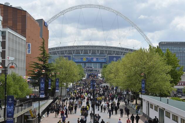 Fussball, Champions League Finale, Fans auf dem Weg zum Stadion