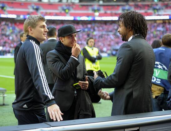 Fussball, Champions League Finale, Mario Goetze und Toni Kroos am Spielfeldrand