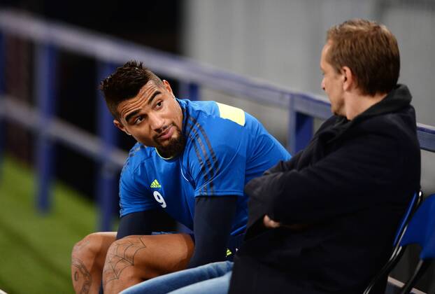 Football, 1. BL, Kevin Prince Boateng attacks Schalke's bosses