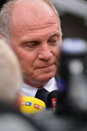 Fussball, Champions League, Uli Hoeness - Ankunft in Pilsen