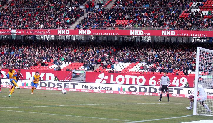 Fussball, 1. BL, In Nuernberg erstmals drei Elfmeter in der Geschichte verschossen
