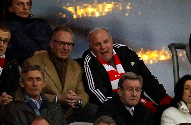 Fussball, Champions League, Uli Hoeness auf der Tribuene