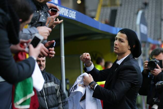 Fussball, Champions League, Cristiano Ronaldo vor dem Spiel auf der Bank