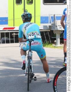 Cycling, Tour de Suisse, stage 6, breakaway group has to wait at a railway crossing
