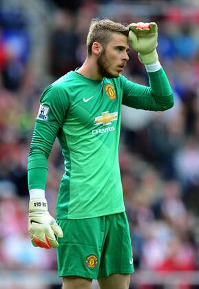 Football, David de Gea: English media say Real Madrid are offering €17m in hand money if the goalkeeper sits out his Manchester United contract