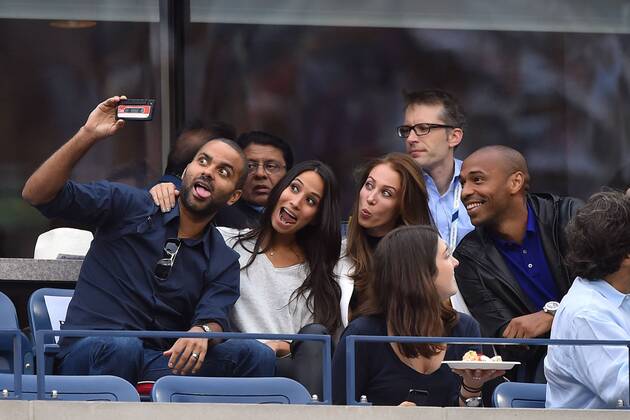 Tennis, US Open, Tony Parker und Thierry Henry mit weiblicher Begleitung auf der Tribuene