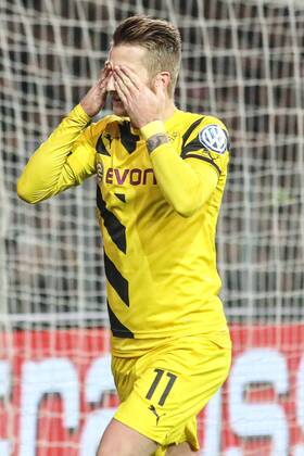 Fussball, Champions League, BVB-Star Reus komplettiert Drei-Affen-Jubel