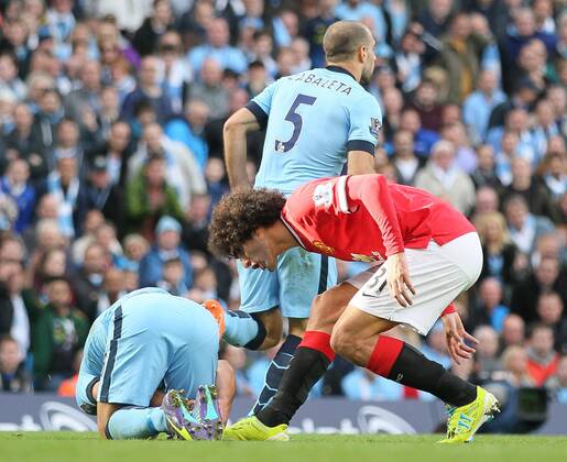 Fussball, England, Manchester City - Manchester United: Fellaini und Aguero