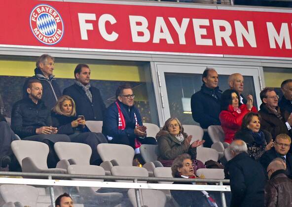 Fussball, Champions League, Bayern München - AS Rom, Susi Hoeness auf der Tribuene