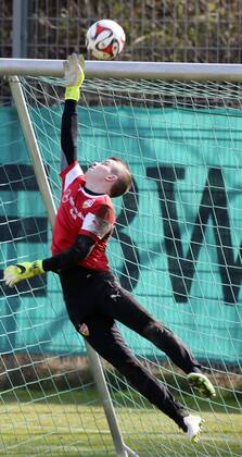 Football, RB Leipzig sign VfB goalkeeper Philipp Köhn