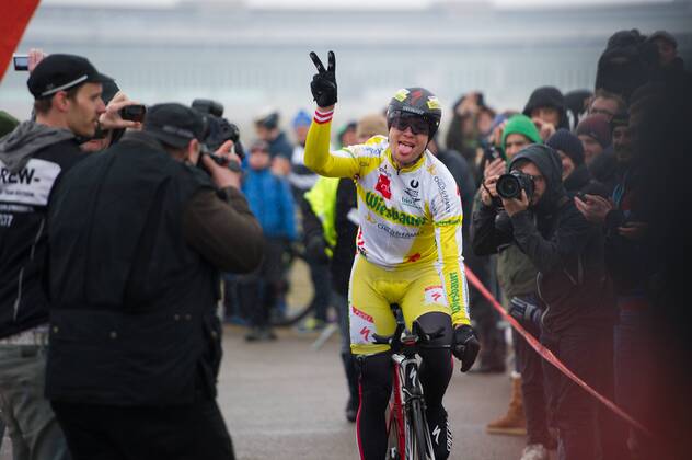 Cycling, extreme cyclist Strasser sets 24-hour world record in Berlin