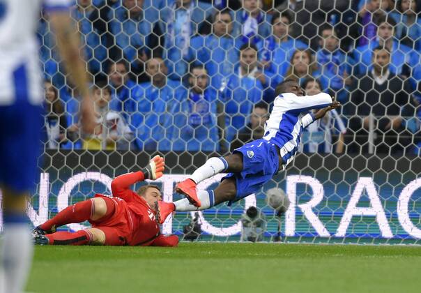 Fußball, Champions League, FC Porto geht gegen Bayern München früh in Führung