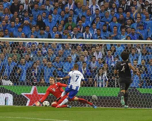 Fußball, Champions League, FC Porto führt nach 10 Minuten gegen Bayern München 2:0