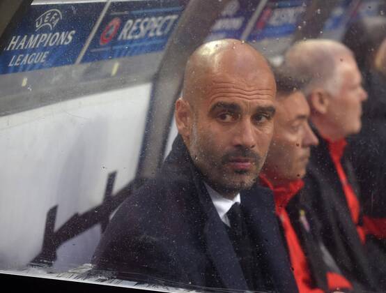 Fußball, Champions League, FC Porto - Bayern München, Pep Guardiola ratlos