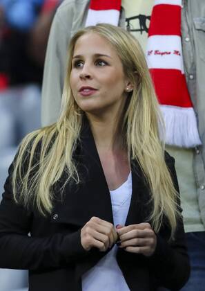 Fußball, Champions League, Bayern Spielerfrauen auf der Tribüne