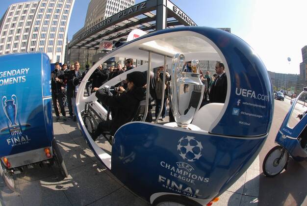Fußball, Champions League, Finale, Die Trophäe erreicht Berlin