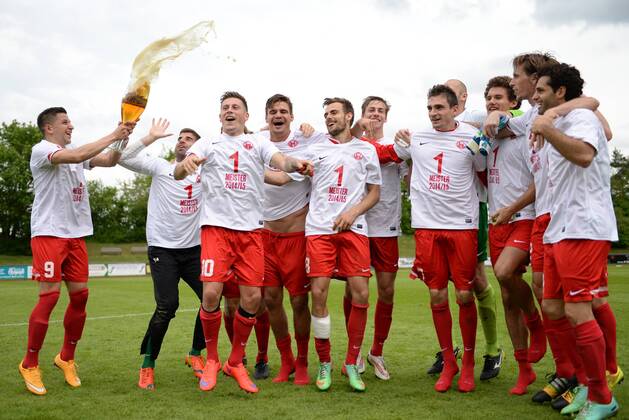 Fußball, Würzburger Kickers sind Meister der Regionalliga Bayern