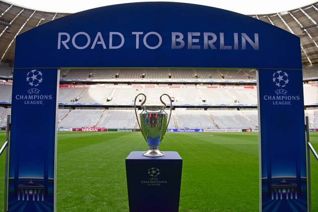 Fußball, Champions League, Die Trophäe vor dem Spiel in München