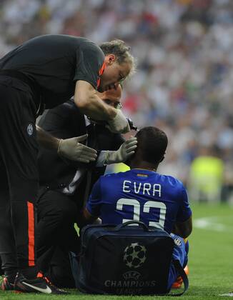 Fußball, Champions League, Halbfinale, Real Madrid - Juventus Turin, Evra und Bale werden behandelt