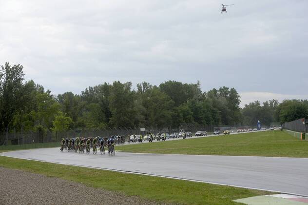 Cycling, Giro d Italia, start of the 11th stage on the Imola circuit