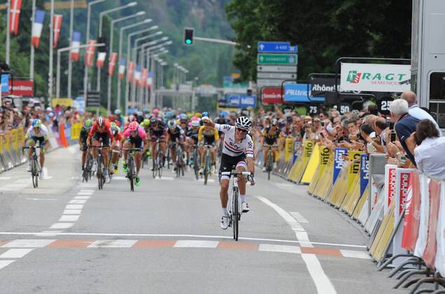 Cycling, Criterium du Dauphine Libere, Peter Kennaugh wins 1st stage