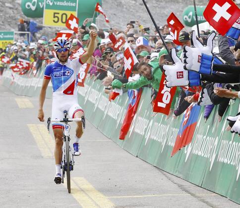 Cycling, Tour de Suisse, Thibaut Pinot wins stage 4 and takes over yellow