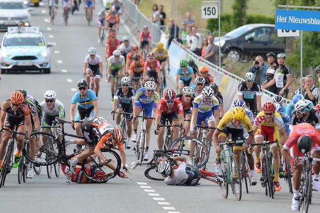 Cycling, Halle-Ingooigem, Crash on the home straight