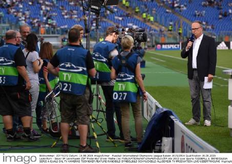 Fußball, Champions League Playoff, Oliver Welke vor der Partie Lazio Rom - Bayer Leverkusen
