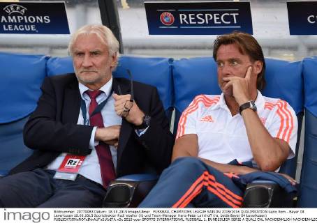Fußball, Champions League Playoff, Rudi Völler im Gespräch mit Hanspeter Lehnhoff vor der Partie Lazio Rom - Bayer Leverkusen